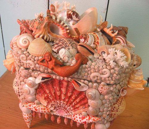 Декор из ракушек и морских камешков