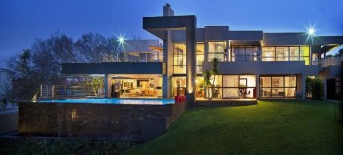 Дом с бассейном в Йоханнесбурге