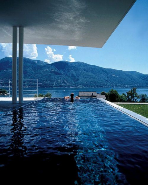 Дом с видом на Швейцарские Альпы и озеро Маджоре