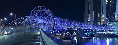 Пешеходный мост Helix в Сингапуре