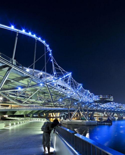 Пешеходный мост Helix в Сингапуре