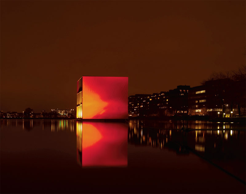 «Куб СО2», відкритий у Копенгагені під час саміту, що зображує кількість окису вуглецю, яку продукує в середньому за місяць одна людина.