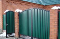 Преимущества распашных ворот