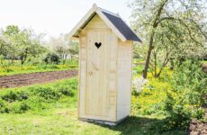 Как выбрать деревянные туалеты и бытовки в Гомеле?