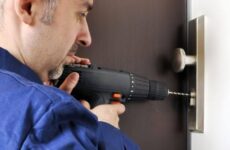Аварийная замочная служба в Москве по вскрытию замков в доме и авто