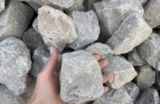 Почему щебень популярен в строительных работах?